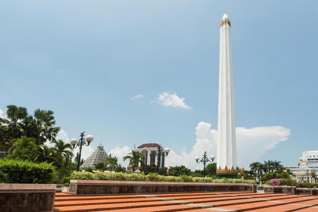 Graha Teras Syariah Hotel Surabaya Luaran gambar